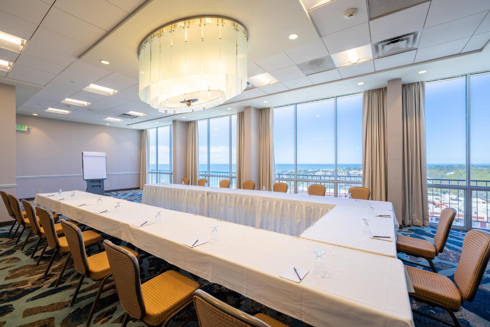 Crowne Plaza Ventura Beach By Ihg Экстерьер фото