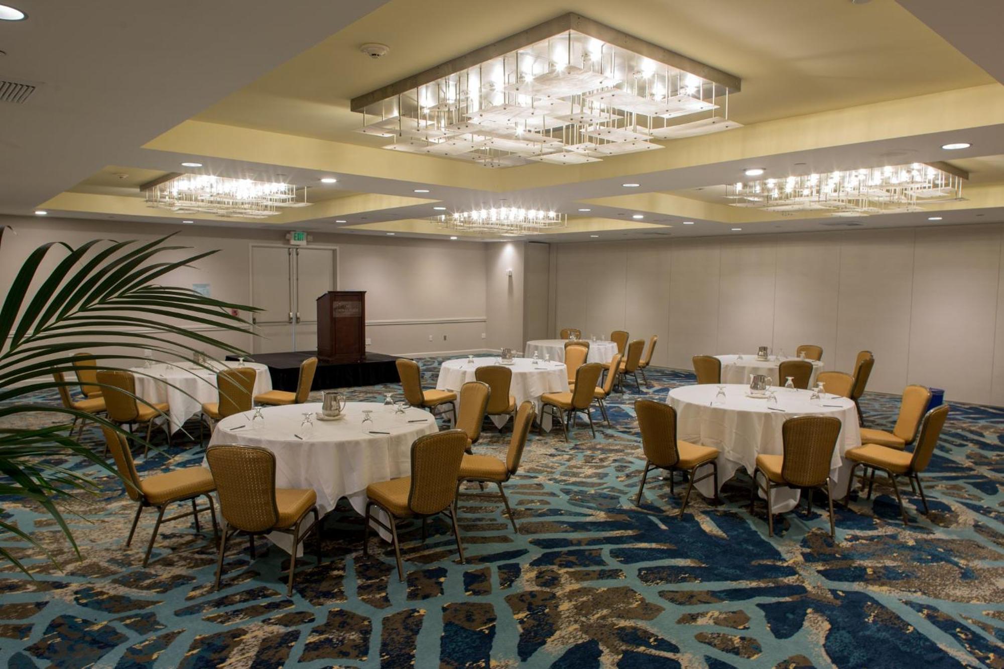 Crowne Plaza Ventura Beach By Ihg Экстерьер фото